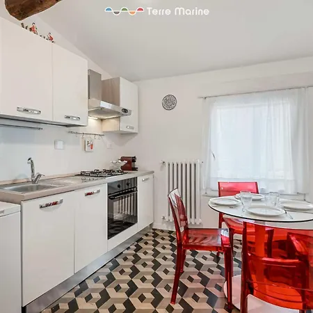 Maestrale 12, Terre Marine *